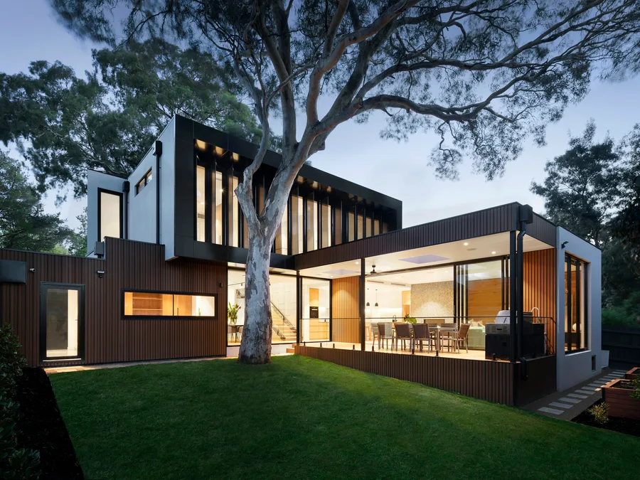 Contemporary residence opening toward its surrounding landscape